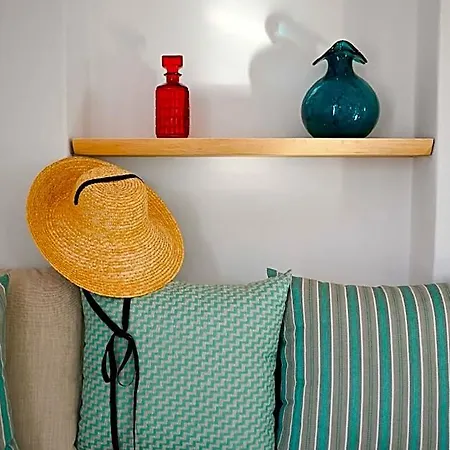 Dream White House Seaside Luxury Retreat Hotel *