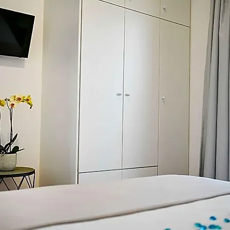 Dream White House Seaside Luxury Retreat Отель