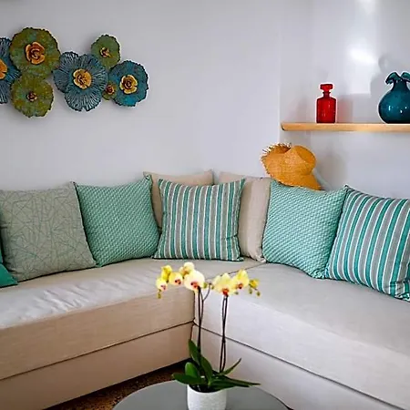 Dream White House Seaside Luxury Retreat Hotel *