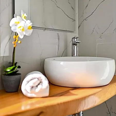 Dream White House Seaside Luxury Retreat Отель