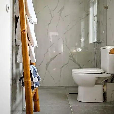 Dream White House Seaside Luxury Retreat Hotel
